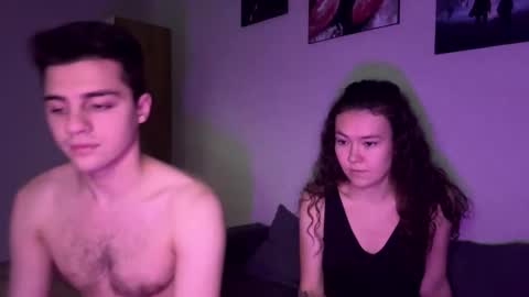 Snapshot of tw1nflame chatting on 10/22/25, 04:40 Twin Flame online show from 10/22/25, 04:40