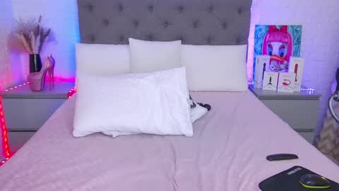 Hallie online show from 03/04/25, 07:51