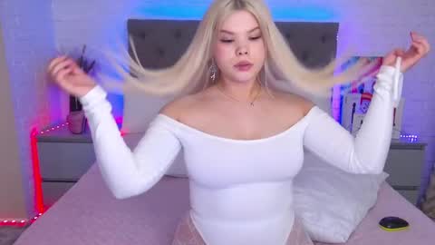 Hallie online show from 03/06/25, 05:03