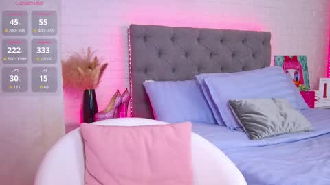 Hallie online show from 10/06/25, 01:25