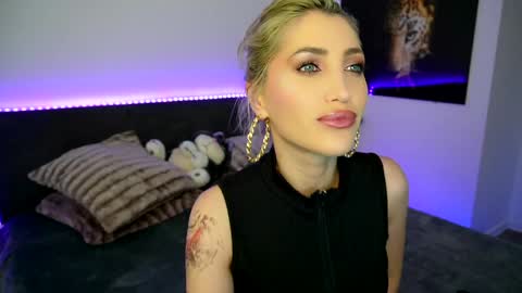 Snapshot of tweety_twist chatting on 02/04/25, 08:59 MayCarrey online show from 02/04/25, 08:59