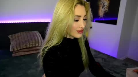 Snapshot of tweety_twist chatting on 02/24/25, 10:25 MayCarrey online show from 02/24/25, 10:25