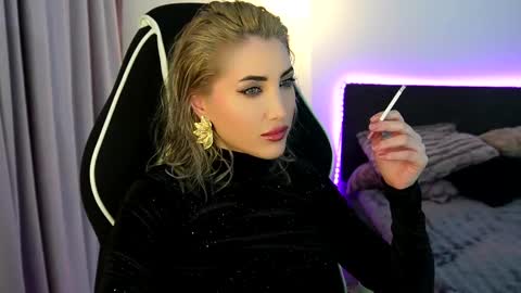 MayCarrey online show from 03/11/26, 11:00