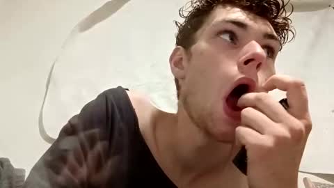 Snapshot of twekedoutshyt chatting on 10/21/25, 04:57 twekedoutshyt online show from 10/21/25, 04:57