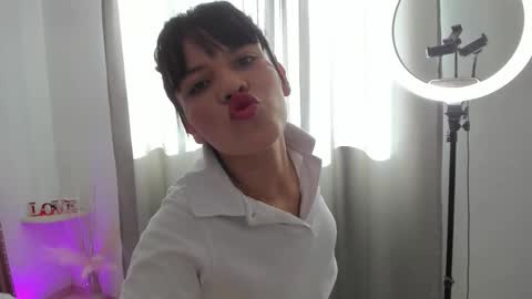 Snapshot of twerkgirl_coral chatting on 11/18/25, 08:13 twerkgirl coral online show from 11/18/25, 08:13