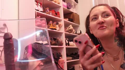 Elle online show from 12/27/24, 04:36