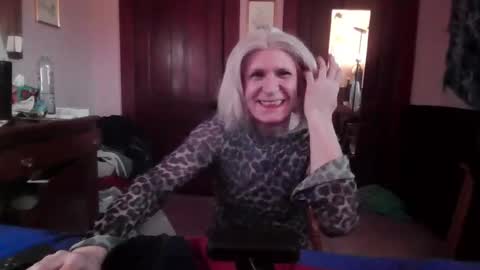 Kitten online show from 03/09/25, 06:54