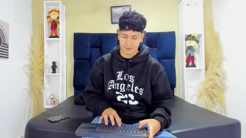 Snapshot of twink_bunny chatting on 09/21/25, 11:23 samu online show from 09/21/25, 11:23