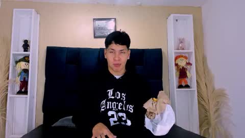 Snapshot of twink_bunny chatting on 10/07/25, 12:02 samu online show from 10/07/25, 12:02