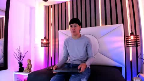 Snapshot of twink_bunny chatting on 10/18/25, 12:39 samu online show from 10/18/25, 12:39