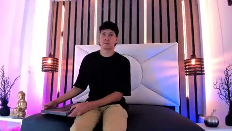 Snapshot of twink_bunny chatting on 10/20/25, 12:38 samu online show from 10/20/25, 12:38