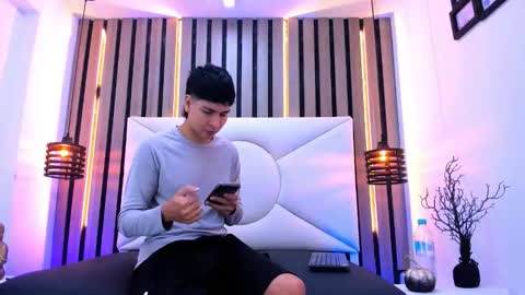 Snapshot of twink_bunny chatting on 10/24/25, 12:01 samu online show from 10/24/25, 12:01