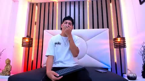 Snapshot of twink_bunny chatting on 10/25/25, 12:13 samu online show from 10/25/25, 12:13