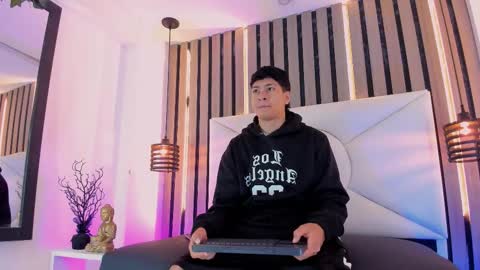 Snapshot of twink_bunny chatting on 11/05/25, 12:16 samu online show from 11/05/25, 12:16