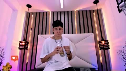 Snapshot of twink_bunny chatting on 11/19/25, 01:11 samu online show from 11/19/25, 01:11