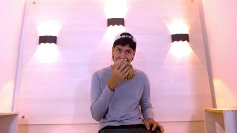 Snapshot of twink_bunny chatting on 11/26/25, 12:06 samu online show from 11/26/25, 12:06