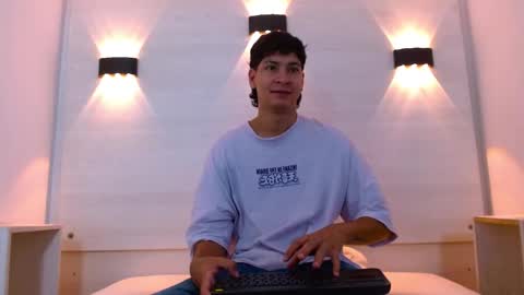 Snapshot of twink_bunny chatting on 11/27/25, 12:07 samu online show from 11/27/25, 12:07