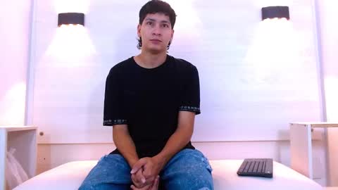 Snapshot of twink_bunny chatting on 11/28/25, 12:19 samu online show from 11/28/25, 12:19