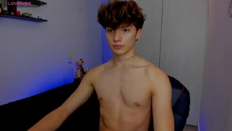 Snapshot of twink_dream__ chatting on 05/18/26, 03:02 jhony online show from 05/18/26, 03:02