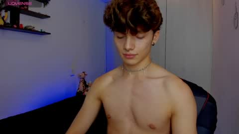 Snapshot of twink_dream__ chatting on 05/18/26, 04:07 jhony online show from 05/18/26, 04:07