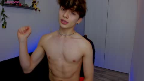 Snapshot of twink_dream__ chatting on 05/19/26, 04:19 jhony online show from 05/19/26, 04:19