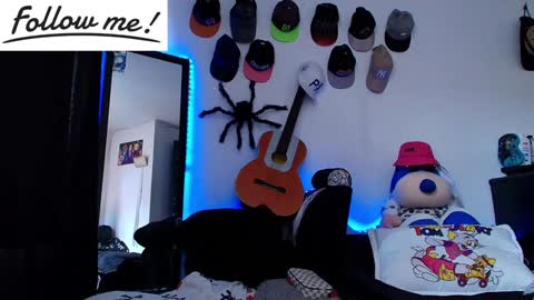 Snapshot of twink_sebas_ chatting on 12/02/24, 05:48 Bad boy sebastian online show from 12/02/24, 05:48
