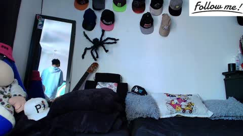 Snapshot of twink_sebas_ chatting on 12/11/24, 04:20 Bad boy sebastian online show from 12/11/24, 04:20