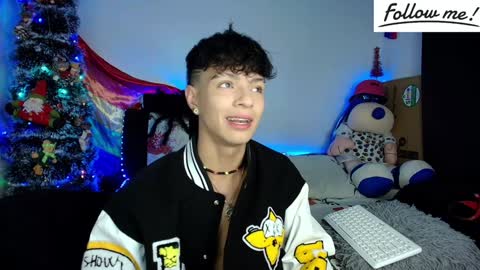 Snapshot of twink_sebas_ chatting on 12/17/24, 04:45 Bad boy sebastian online show from 12/17/24, 04:45