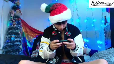 Snapshot of twink_sebas_ chatting on 12/24/24, 01:39 Bad boy sebastian online show from 12/24/24, 01:39