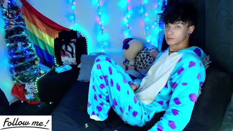 Snapshot of twink_sebas_ chatting on 12/29/24, 10:03 Bad boy sebastian online show from 12/29/24, 10:03
