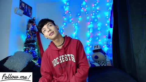 Snapshot of twink_sebas_ chatting on 01/01/25, 08:02 Bad boy sebastian online show from 01/01/25, 08:02