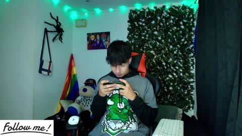 Snapshot of twink_sebas_ chatting on 01/18/25, 12:35 Bad boy sebastian online show from 01/18/25, 12:35