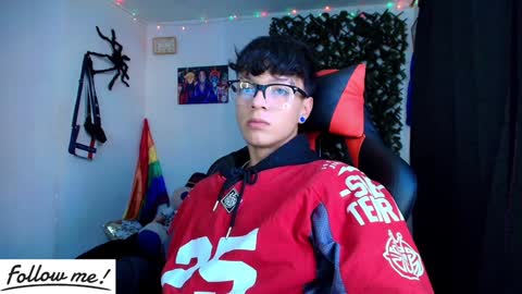 Snapshot of twink_sebas_ chatting on 01/19/25, 07:15 Bad boy sebastian online show from 01/19/25, 07:15