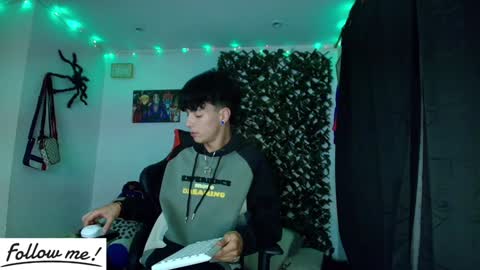 Snapshot of twink_sebas_ chatting on 01/21/25, 06:54 Bad boy sebastian online show from 01/21/25, 06:54