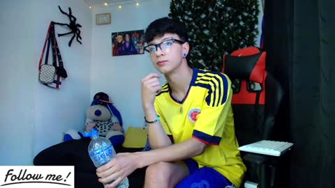 Snapshot of twink_sebas_ chatting on 01/22/25, 06:41 Bad boy sebastian online show from 01/22/25, 06:41
