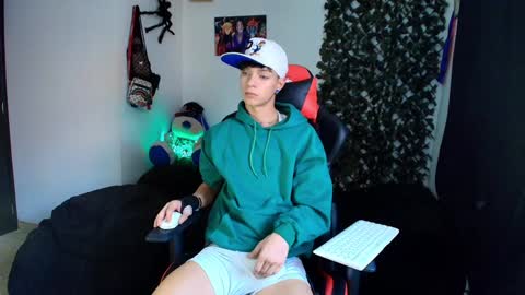 Snapshot of twink_sebas_ chatting on 02/08/25, 09:36 Bad boy sebastian online show from 02/08/25, 09:36