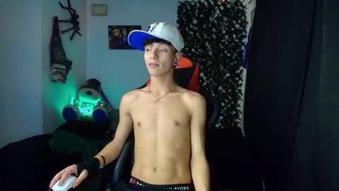 Snapshot of twink_sebas_ chatting on 02/09/25, 12:39 Bad boy sebastian online show from 02/09/25, 12:39