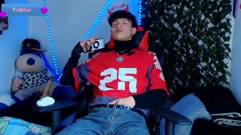 Snapshot of twink_sebas_ chatting on 02/25/25, 07:25 Bad boy sebastian online show from 02/25/25, 07:25