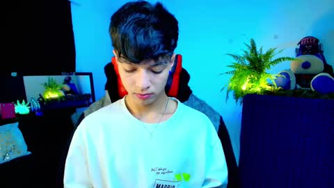 Snapshot of twink_sebas_ chatting on 10/08/25, 04:54 Bad boy sebastian online show from 10/08/25, 04:54