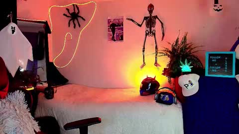 Snapshot of twink_sebas_ chatting on 10/21/25, 04:35 Bad boy sebastian online show from 10/21/25, 04:35