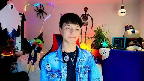 Snapshot of twink_sebas_ chatting on 10/22/25, 01:17 Bad boy sebastian online show from 10/22/25, 01:17