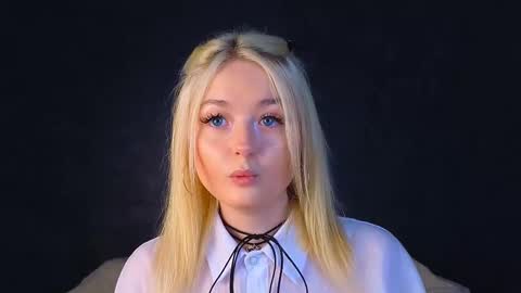 Snapshot of twinklefluff chatting on 03/10/25, 04:38 twinklefluff online show from 03/10/25, 04:38