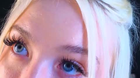 Snapshot of twinklefluff chatting on 03/10/25, 10:48 twinklefluff online show from 03/10/25, 10:48