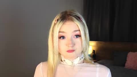 Snapshot of twinklefluff chatting on 10/28/25, 04:31 twinklefluff online show from 10/28/25, 04:31