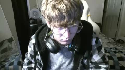 Snapshot of twinktools chatting on 12/19/25, 11:45 shytwink online show from 12/19/25, 11:45