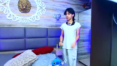 twinslovers_ online show from 10/28/25, 12:14