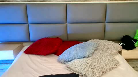 twinslovers_ online show from 11/02/25, 01:19