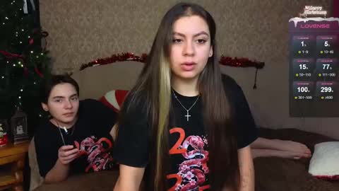 Snapshot of twobabesweet chatting on 12/30/24, 07:04 Welcome guys We Lili and Vic PVT open online show from 12/30/24, 07:04