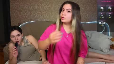 Snapshot of twobabesweet chatting on 01/05/25, 07:28 Welcome guys We Lili and Vic PVT open online show from 01/05/25, 07:28