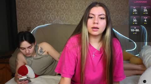 Snapshot of twobabesweet chatting on 01/05/25, 10:32 Welcome guys We Lili and Vic PVT open online show from 01/05/25, 10:32